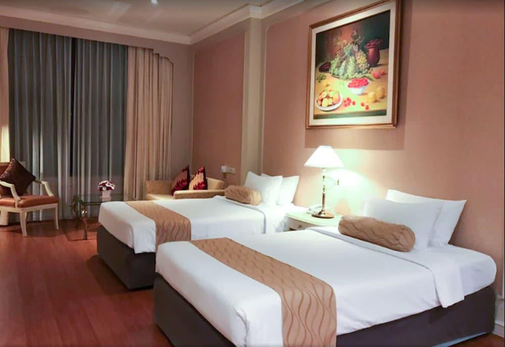 The Emerald Hotel - Sha Extra Plus Bangkok Exterior photo