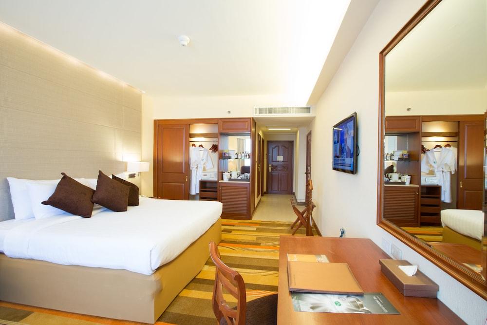 The Emerald Hotel - Sha Extra Plus Bangkok Exterior photo